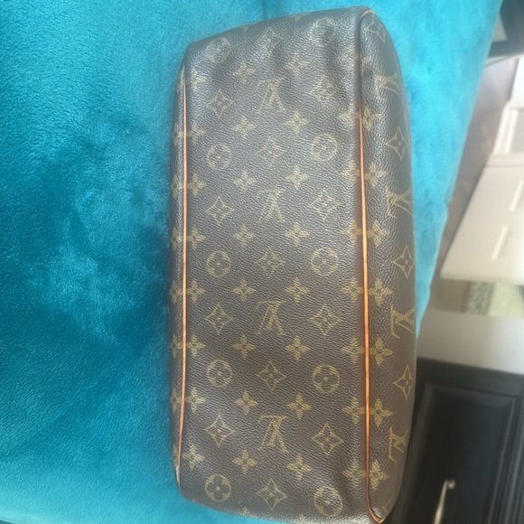 Louis Vuitton and LV wallet included.  There is 2 small marks on the inside - Picture 4 of 16